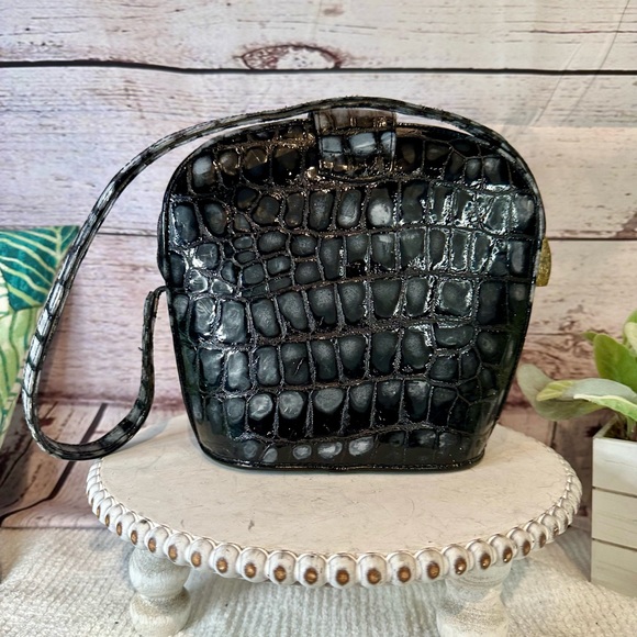 Stuart Weitzman Women’s Black and Grey Embossed Croc Leather Shoulder Bag - Picture 2 of 14